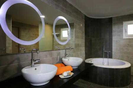 Alexandra Beach Spa Resort - 8