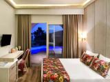 Deluxe Sharing Pool Double room
