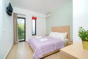 Esperia Hotel, Potos