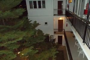Polyxenis Rooms, Lygia
