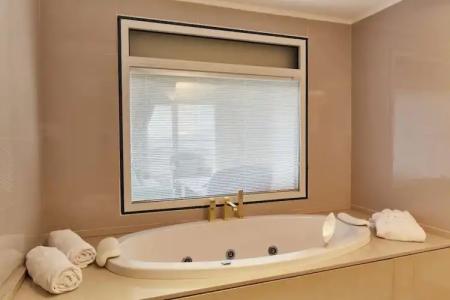 DoubleTree by Hilton Izmir - Alsancak - 120