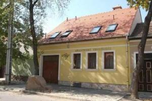 Aranykert Vendeghaz, Eger