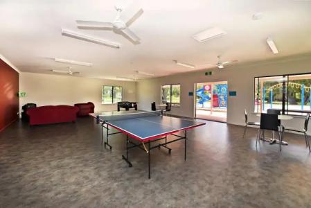 Acclaim Rose Gardens Beachside Holiday Park - 13