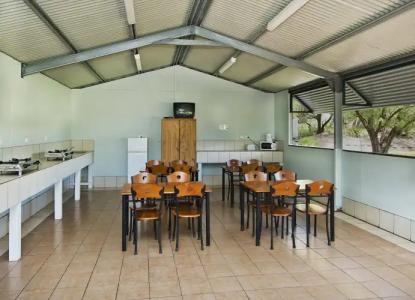 Acclaim Rose Gardens Beachside Holiday Park - 12