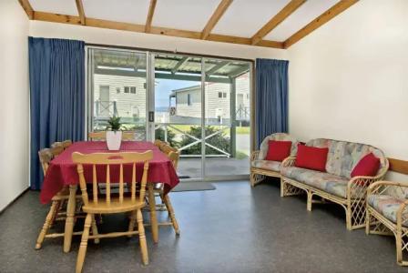 Acclaim Rose Gardens Beachside Holiday Park - 4