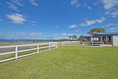 Acclaim Rose Gardens Beachside Holiday Park - 21