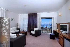 Hotel Lipa, Postira