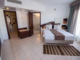 2 Bedrooms Standard Family room with garden view