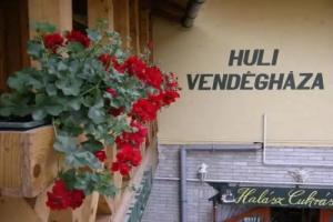 Huli Panzio, Tokaj