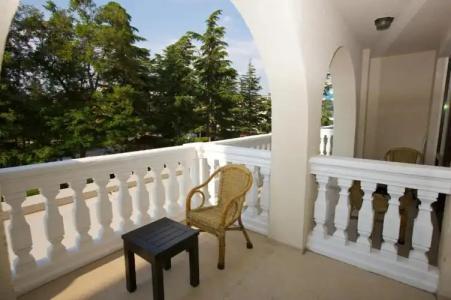 Babylon - Free Parking - 23