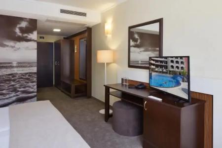 Nobel Ultra All Inclusive - FREE Beach Access - 65