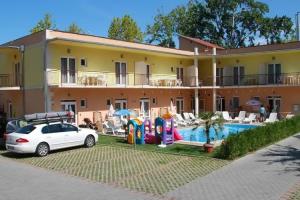 Beach Hotel, Siofok