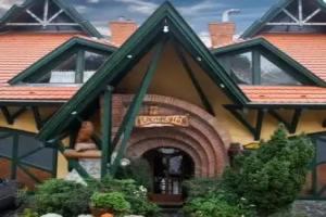 Bagolyvár Hotel, Pecs