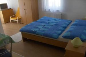 Petra Apartmanhaz, Kehidakustany