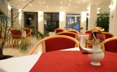 Ket Korona Konferencia es Wellness - 1