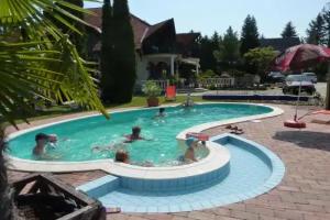 Balatonkeresztur - Hotels