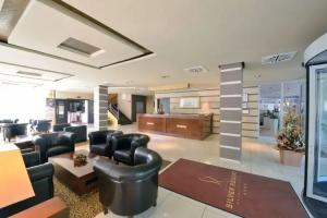 Hotel Golden Lake Resort