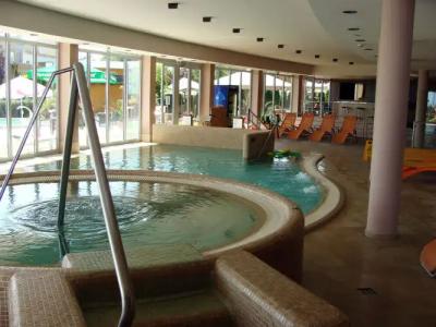 Golden Lake Resort - 9