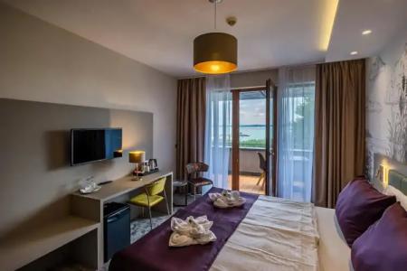 Golden Lake Resort - 5