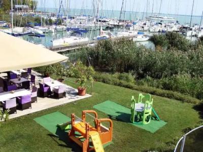 Golden Lake Resort - 51