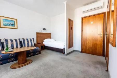 Pod Złotą Różą - 64