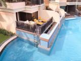 Deluxe Lagoon Access Family room