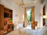 Standard Triple room with garden view