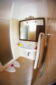 Uroa Bay Beach Resort - 82