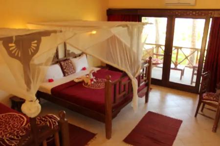 Uroa Bay Beach Resort - 1