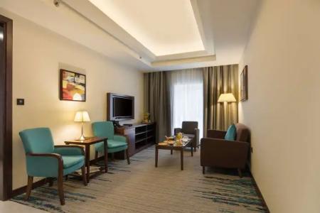 Golden Tulip Media - 118