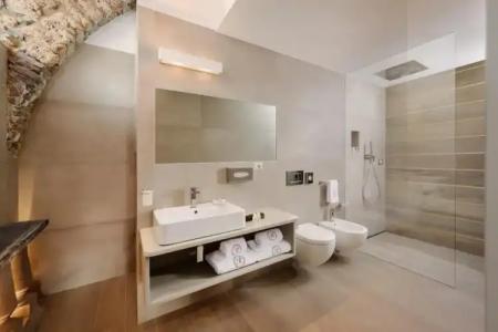 Royal Victoria - 179