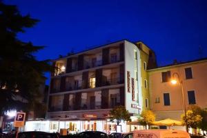 AMBRA HOTEL - The only central lakeside hotel in Iseo, Iseo