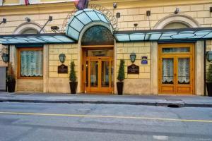 Hotel Mondial, Rome