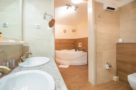 Conte & Restaurant - 101