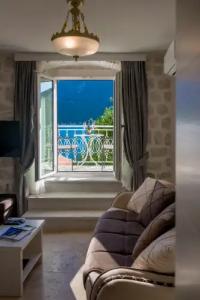 Conte & Restaurant - 85