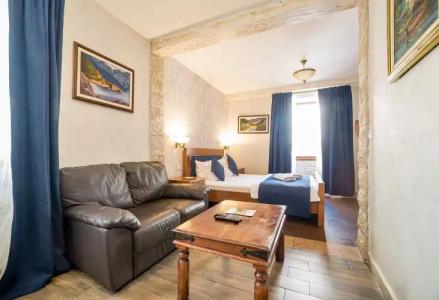 Conte & Restaurant - 50