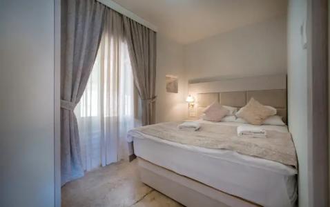 Conte & Restaurant - 90