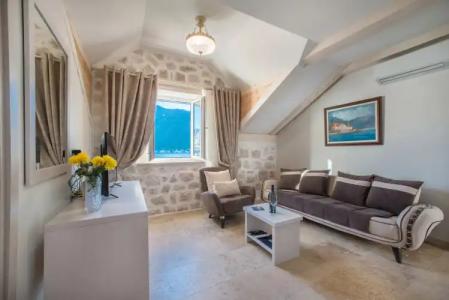 Conte & Restaurant - 92