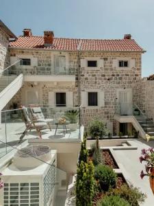 Conte & Restaurant - 66