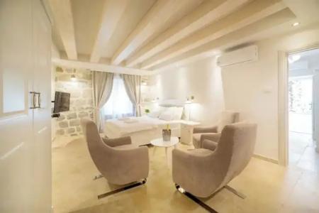 Conte & Restaurant - 75