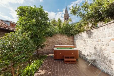 Conte & Restaurant - 113