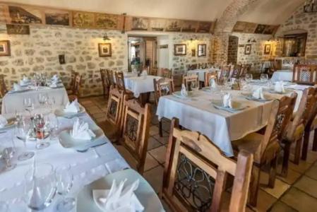 Conte & Restaurant - 33