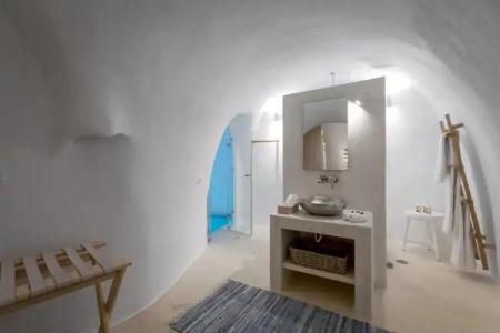Iconic Santorini, a Boutique Cave - 3