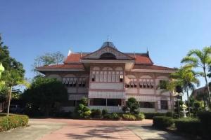Gingerbread House B&B, Phrae