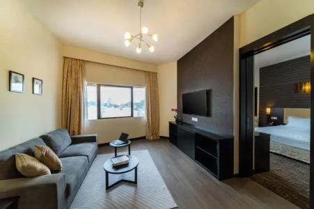 Royal at Queens - 38