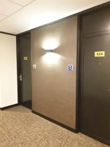 Royal at Queens - 13