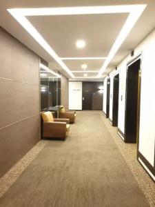 Royal at Queens - 14