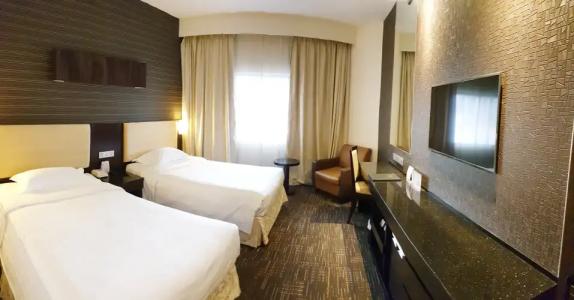 Royal at Queens - 29