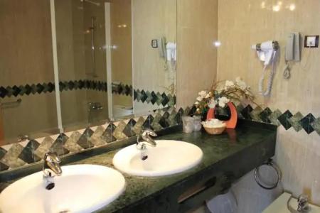 La Familia Gallo Rojo - 7