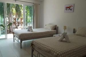 Charlie's Bungalows, Ko Si Chang
